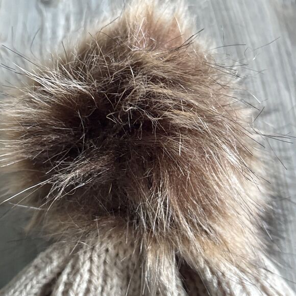NWT Adore Me Beige Knit Beanie Hat With Fur Pom Pom One Size - Picture 3 of 7